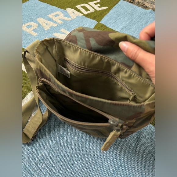 Old Navy Camoflauge Crossbody Shoulder Bag - Picture 3 of 4